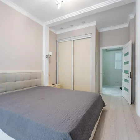 10 шагов до моря - Steps To The Sea Apartment